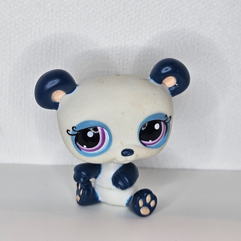 Littlest Pet Shop Authentic # 1021 White Blue Sitting Panda Purple Eyes